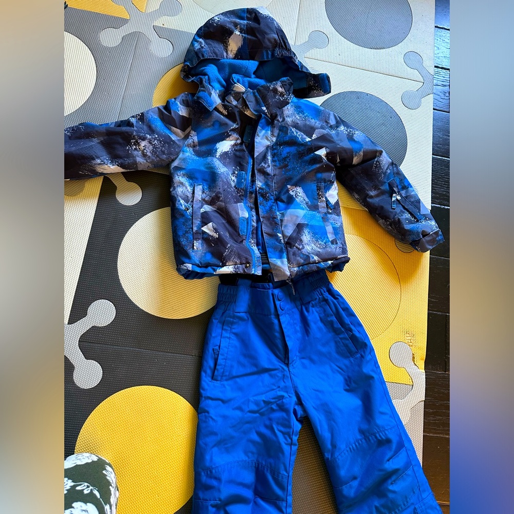 Snow suit